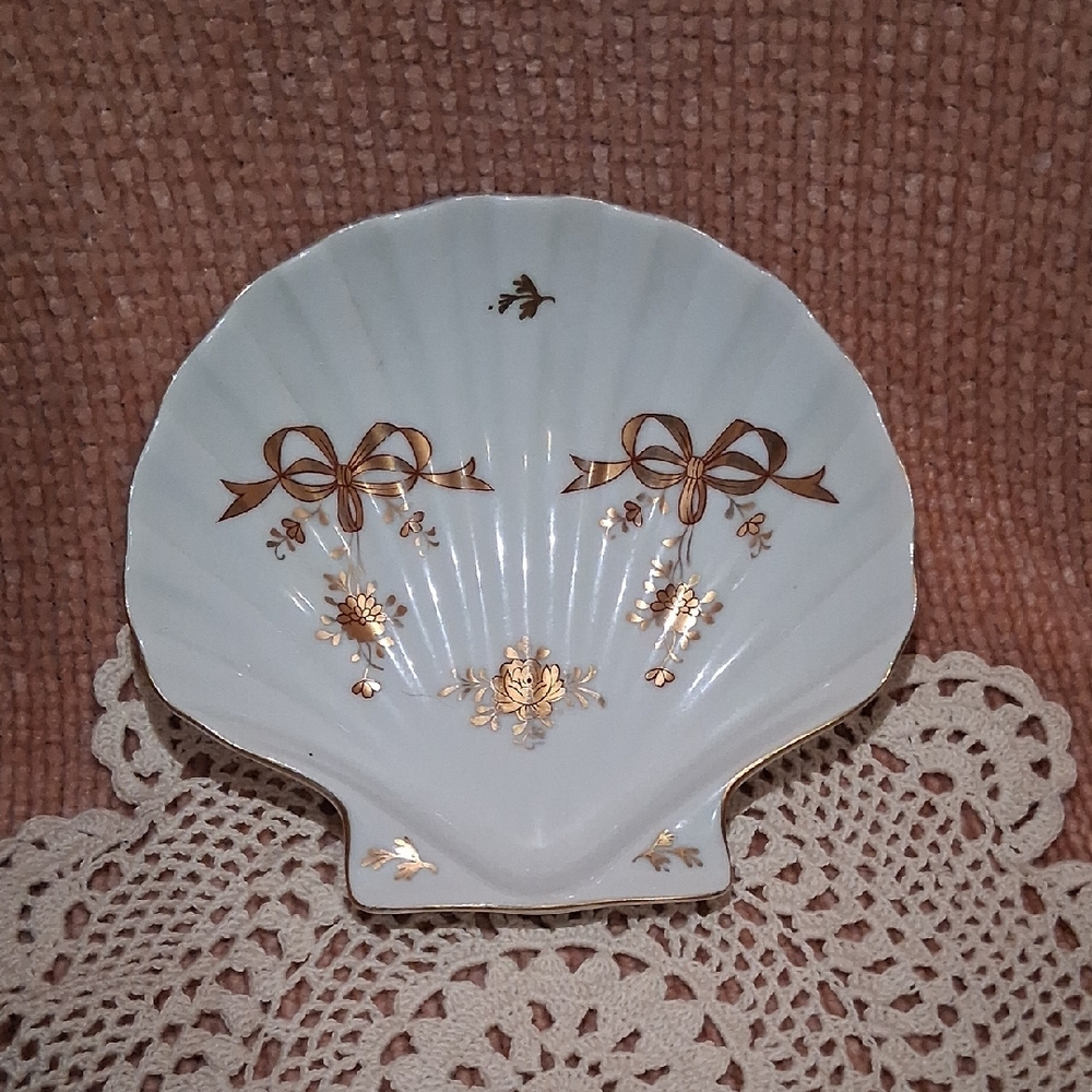 Vintage Shell-Shaped Dish with Gold Accents
